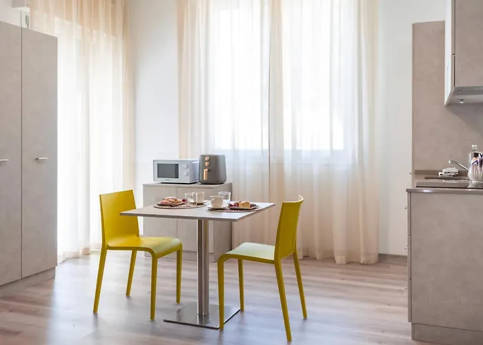 Nido & تْشيزيناتيكو