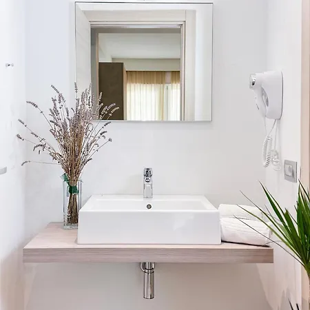 Nido Suite & Apartments Hotel 3*